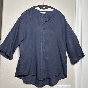 Linen luv Slate Blue Linen Blouse w Cuffed 3/4 Sleeve Front Pleat, V Neck. Italy